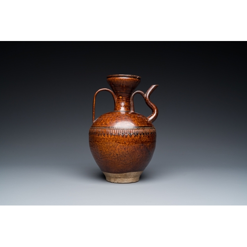 779 - A Chinese brown-glazed ewer, SongH.: 25 cm