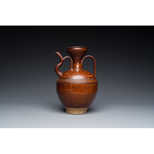 779 - A Chinese brown-glazed ewer, SongH.: 25 cm