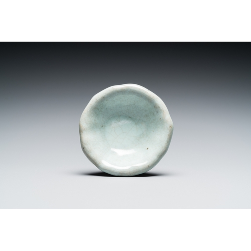 786 - A small Chinese junyao enamel tripod bowl, probably MingDia.: 9,5 cm - H.: 3,5 cm