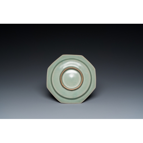 789 - A Chinese octagonal Longquan celadon plate, probably MingL.: 17 cm