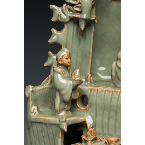 790 - A Chinese Longquan celadon shrine of Guanyin, probably MingH.: 37,5 cm - L.: 23 cm
 Ref:- Christie's... 