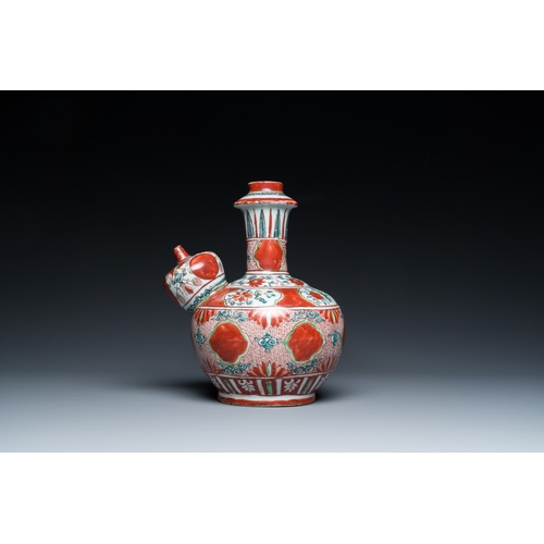 797 - A Chinese Swatow kendi with ornamental design, MingH.: 23 cm - L.: 20 cm