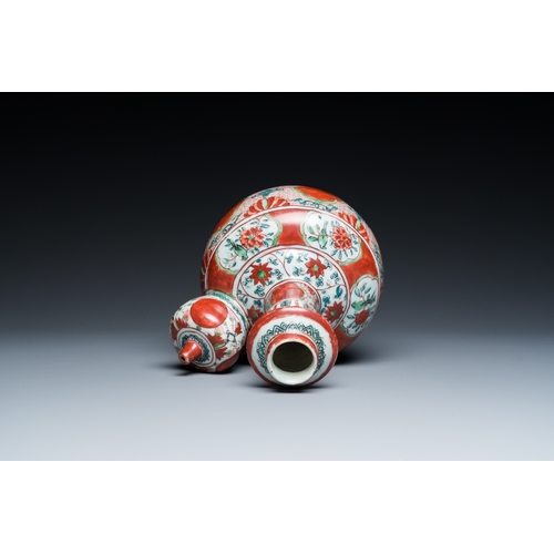 797 - A Chinese Swatow kendi with ornamental design, MingH.: 23 cm - L.: 20 cm