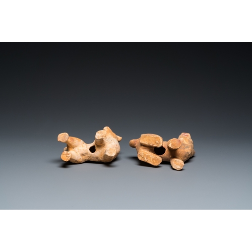 800 - Two Chinese 'mingqi' painted pottery models of dogs, HanH.: 14 cm - L.: 14 cm (the tallest)... 