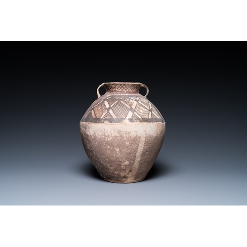 802 - Three Chinese painted pottery jars, Majiayao Yangshao culture, 3rd/2nd millennium b.C.H.: 40 cm (the... 