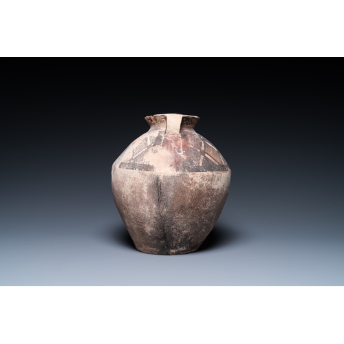 802 - Three Chinese painted pottery jars, Majiayao Yangshao culture, 3rd/2nd millennium b.C.H.: 40 cm (the... 