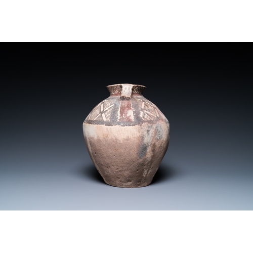 802 - Three Chinese painted pottery jars, Majiayao Yangshao culture, 3rd/2nd millennium b.C.H.: 40 cm (the... 