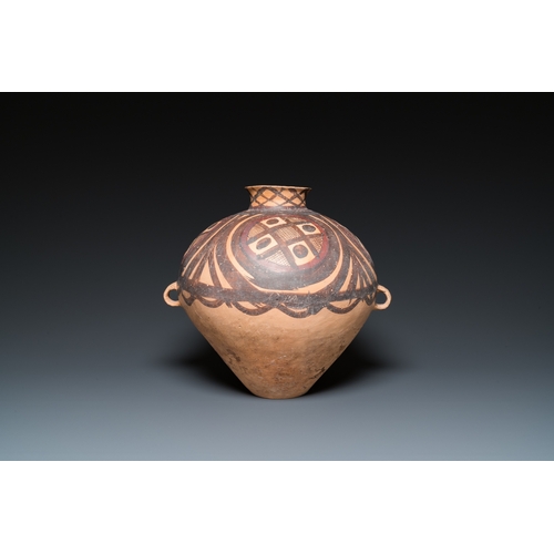 802 - Three Chinese painted pottery jars, Majiayao Yangshao culture, 3rd/2nd millennium b.C.H.: 40 cm (the... 