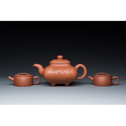 804 - Three Chinese Yixing stoneware teapots and covers, RepublicH.: 10,5 cm - L.: 19 cm (the largest)... 