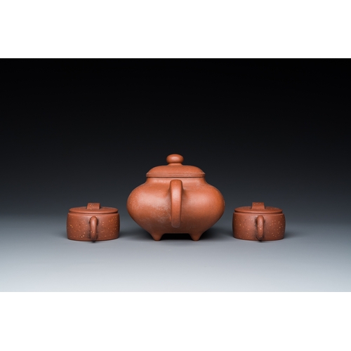 804 - Three Chinese Yixing stoneware teapots and covers, RepublicH.: 10,5 cm - L.: 19 cm (the largest)... 