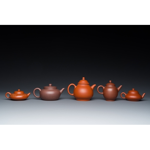 805 - Five Chinese Yixing stoneware teapots and covers, RepublicH.: 9 cm - L.: 11 cm (the largest)... 