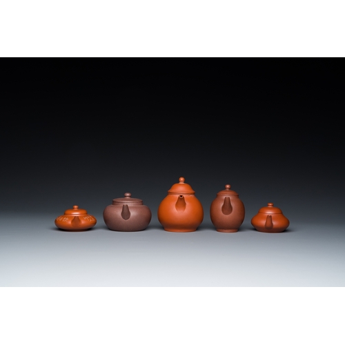 805 - Five Chinese Yixing stoneware teapots and covers, RepublicH.: 9 cm - L.: 11 cm (the largest)... 