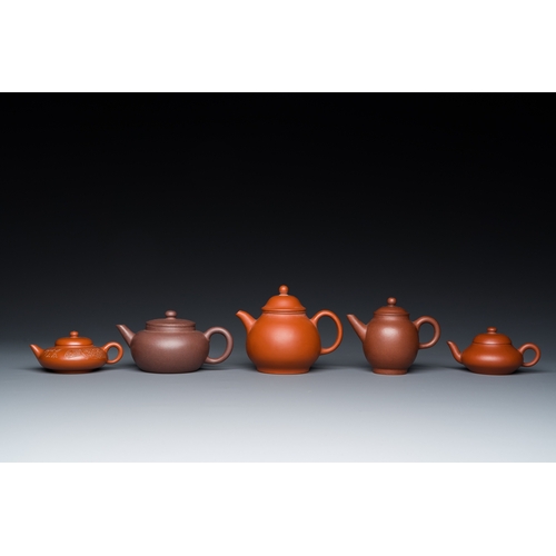 805 - Five Chinese Yixing stoneware teapots and covers, RepublicH.: 9 cm - L.: 11 cm (the largest)... 