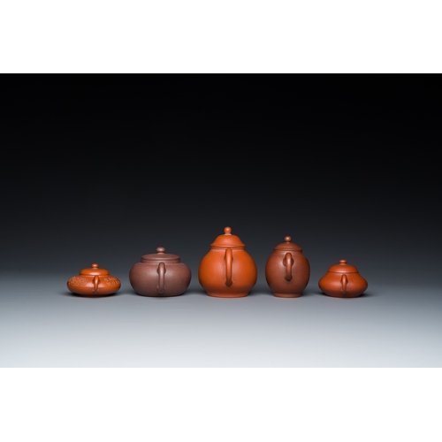 805 - Five Chinese Yixing stoneware teapots and covers, RepublicH.: 9 cm - L.: 11 cm (the largest)... 