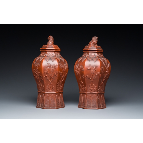 806 - An extremely rare pair of Chinese Yixing stoneware octagonal vases and covers, KangxiH.: 31,5 cm
 Pr... 