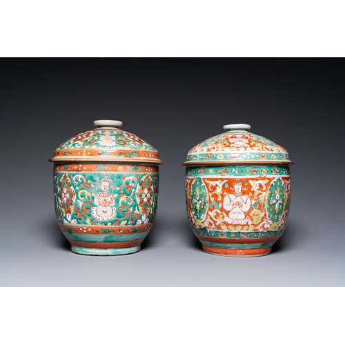 810 - Two large Chinese 'Bencharong' bowls and covers for the Thai market, 18/19th C.H.: 23 cm (excl. stan... 