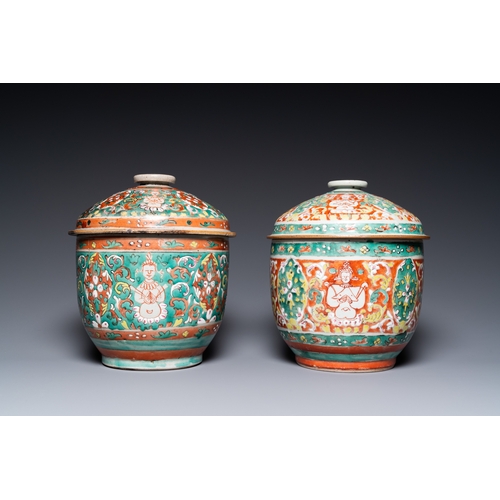 810 - Two large Chinese 'Bencharong' bowls and covers for the Thai market, 18/19th C.H.: 23 cm (excl. stan... 