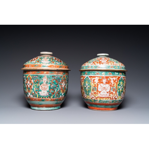 810 - Two large Chinese 'Bencharong' bowls and covers for the Thai market, 18/19th C.H.: 23 cm (excl. stan... 