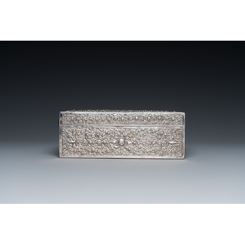 813 - A rectangular Thai silver box, 19/20th C.Dim.: 14 x 8 x 5 cm
 
 Weight: 361 grams... 