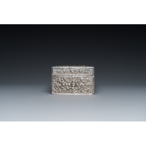 813 - A rectangular Thai silver box, 19/20th C.Dim.: 14 x 8 x 5 cm
 
 Weight: 361 grams... 