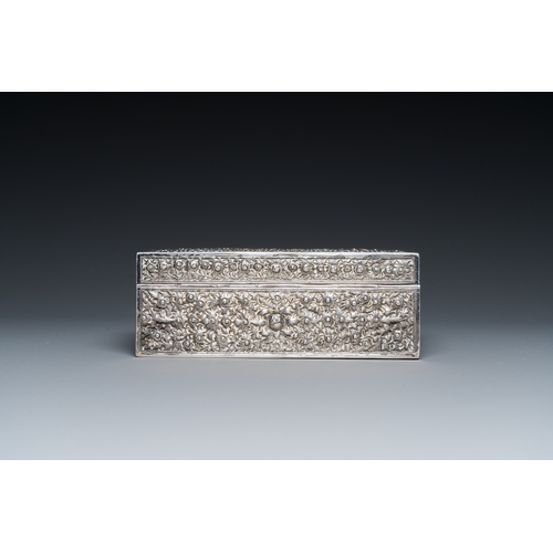 813 - A rectangular Thai silver box, 19/20th C.Dim.: 14 x 8 x 5 cm
 
 Weight: 361 grams... 