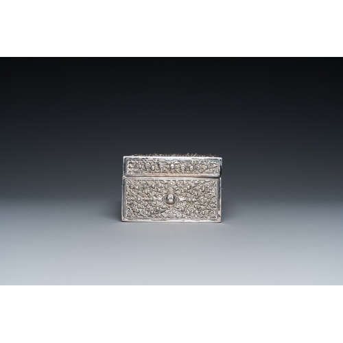 813 - A rectangular Thai silver box, 19/20th C.Dim.: 14 x 8 x 5 cm
 
 Weight: 361 grams... 