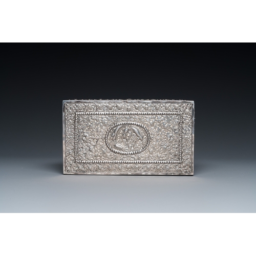 813 - A rectangular Thai silver box, 19/20th C.Dim.: 14 x 8 x 5 cm
 
 Weight: 361 grams... 