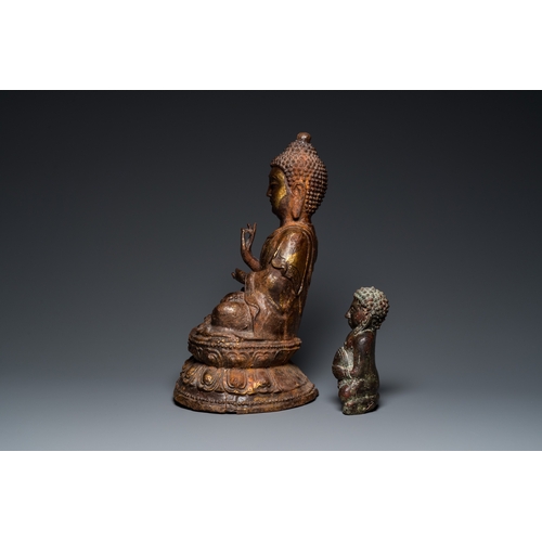 814 - Two Thai gilt-lacquered bronze Buddha sculptures, 19/20th C.H.: 43 cm (the tallest)