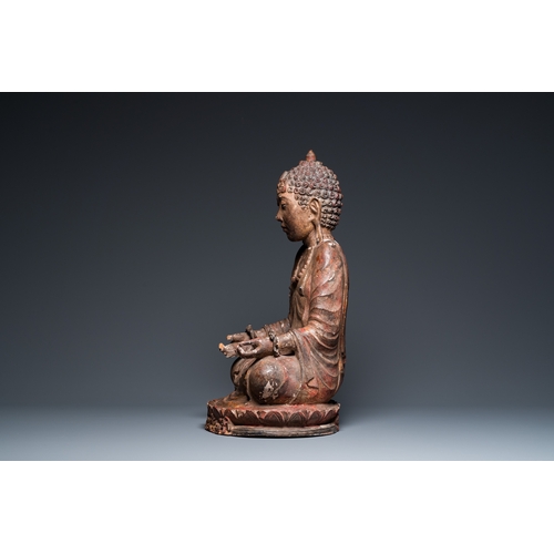 815 - A gilded and lacquered wood sculpture of a praying ascetic, probably Thailand, 18th C.H.: 54,5 cm... 