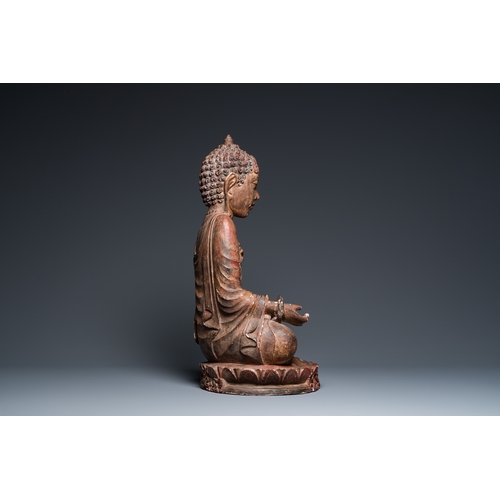 815 - A gilded and lacquered wood sculpture of a praying ascetic, probably Thailand, 18th C.H.: 54,5 cm... 