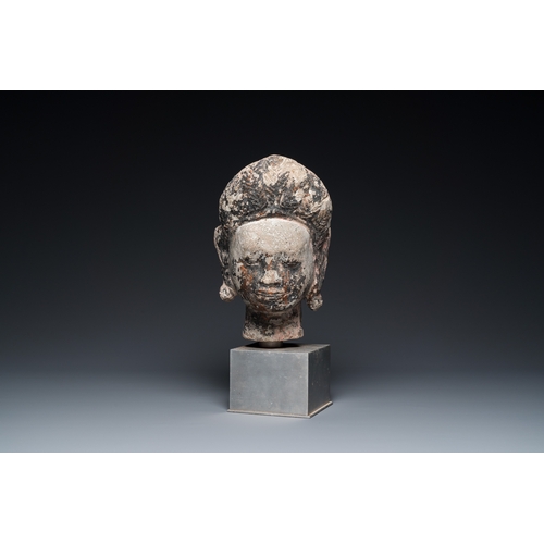 824 - A Khmer stone head with traces of polychromy, Cambodia or Thailand, 13/16th C.H.: 36,5 cm - L.: 17 c... 