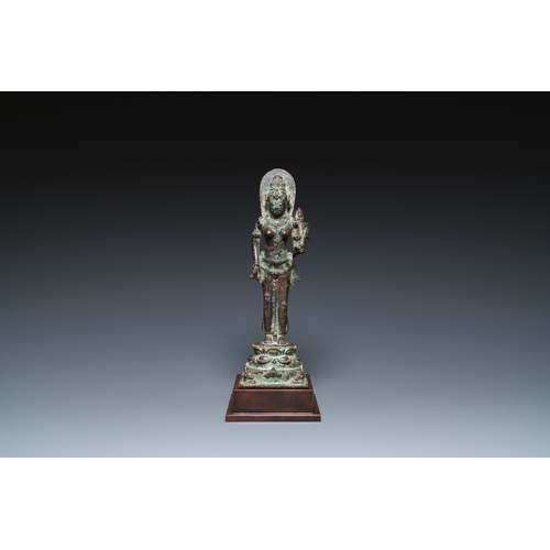 832 - A Javanese bronze Majapahit sculpture of the goddess Dewi Tara, Indonesia, probably 14th C.H.: 33 cm... 