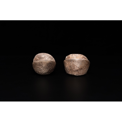 841 - Two Chinese silver ingots, Guangxu and Xuantong mark and probably of the periodL.: 8,5 cm - H.: 3 cm... 