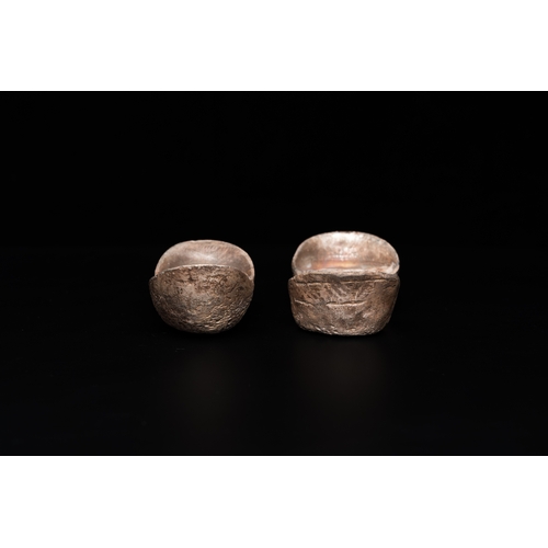 841 - Two Chinese silver ingots, Guangxu and Xuantong mark and probably of the periodL.: 8,5 cm - H.: 3 cm... 