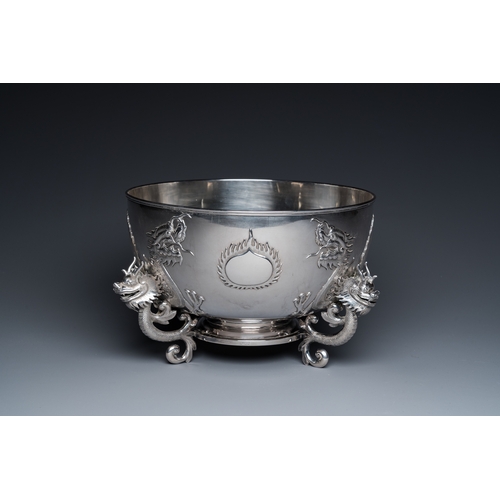 842 - A large Chinese silver bowl resting on three dragon feet, marked for Kun He, Shanghai, 19/20th C.Dia... 