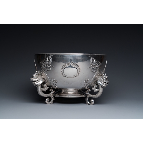 842 - A large Chinese silver bowl resting on three dragon feet, marked for Kun He, Shanghai, 19/20th C.Dia... 