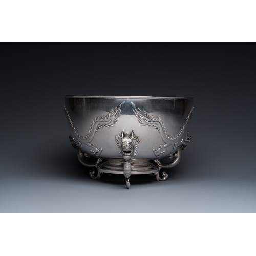 842 - A large Chinese silver bowl resting on three dragon feet, marked for Kun He, Shanghai, 19/20th C.Dia... 