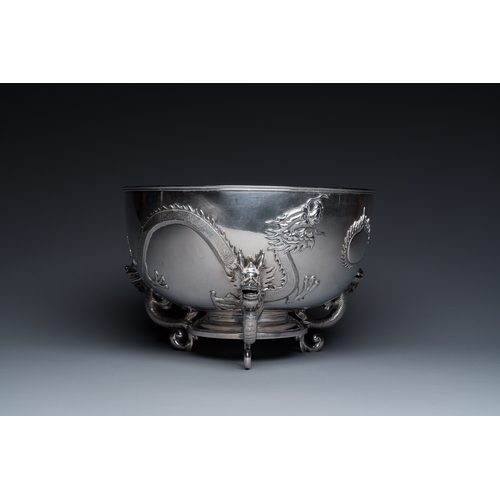 842 - A large Chinese silver bowl resting on three dragon feet, marked for Kun He, Shanghai, 19/20th C.Dia... 