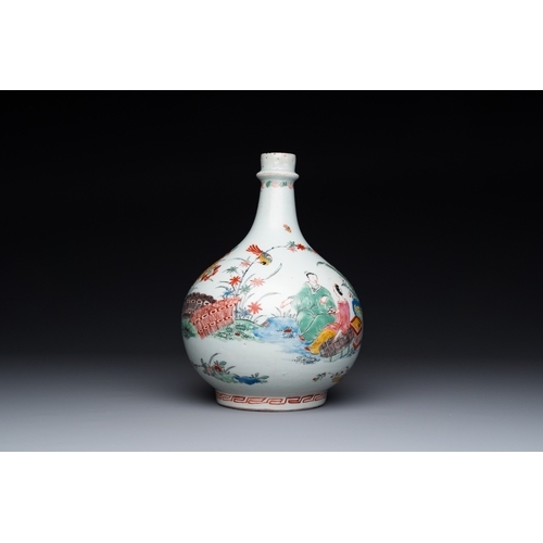 843 - A Dutch-decorated Japanese Arita bottle with Kakiemon-style decoration, Edo, 17/18th C.H.: 24 cm... 