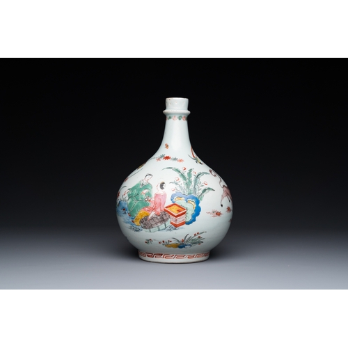 843 - A Dutch-decorated Japanese Arita bottle with Kakiemon-style decoration, Edo, 17/18th C.H.: 24 cm... 