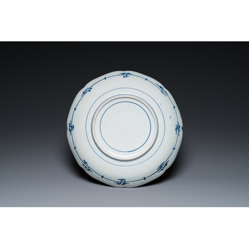 845 - A Japanese Arita blue and white dish, Edo, 18th C.Dia.: 40 cm - H.: 8 cm