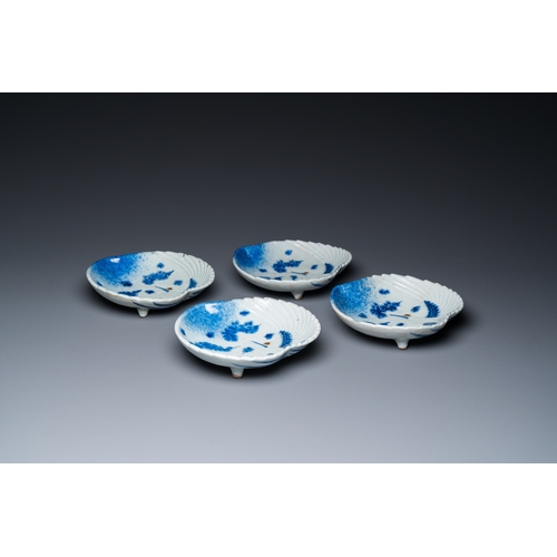 846 - Four Japanese blue and white peach-shaped 'crane' dishes standing on three feet, Edo, 18/19th C.Dia.... 