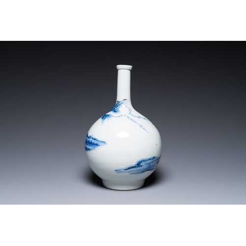 847 - A Japanese blue and white bottle vase with a lady in a landscape, Edo, 17/18th C.H.: 35 cm... 