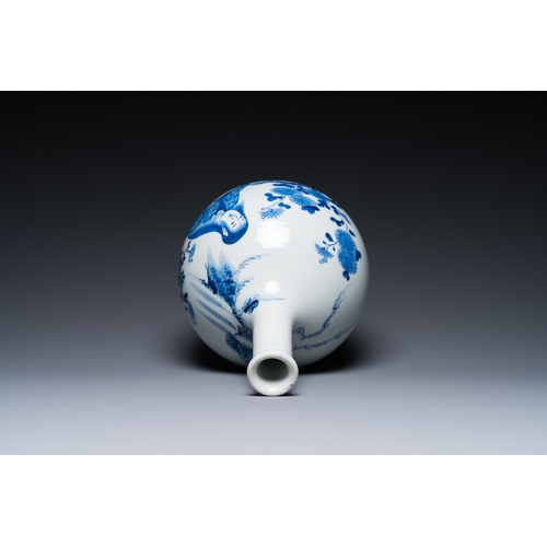 847 - A Japanese blue and white bottle vase with a lady in a landscape, Edo, 17/18th C.H.: 35 cm... 