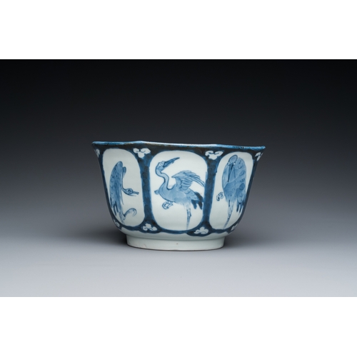 848 - A Japanese octagonal blue and white 'cranes' bowl, 18th C.Dia.: 18,5 cm - H.: 11 cm