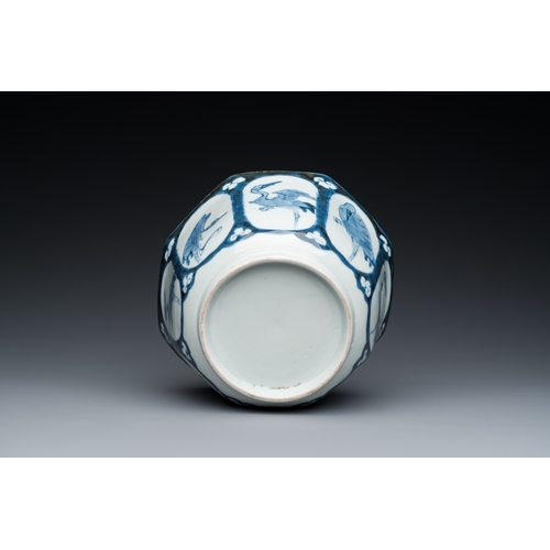 848 - A Japanese octagonal blue and white 'cranes' bowl, 18th C.Dia.: 18,5 cm - H.: 11 cm