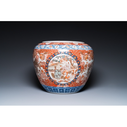 854 - A Japanese Imari fish bowl, Meiji, 19th C.H.: 41,5 cm - Dia.: 36,5 cm (top rim)