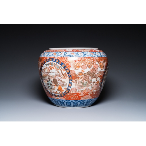 854 - A Japanese Imari fish bowl, Meiji, 19th C.H.: 41,5 cm - Dia.: 36,5 cm (top rim)