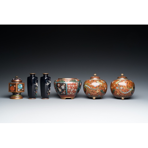 860 - Six Japanese cloisonne wares, Meiji, 19/20th C.Dia.: 15 cm - H.: 9 cm (the jardiniere)H.: 11,5 cm (t... 