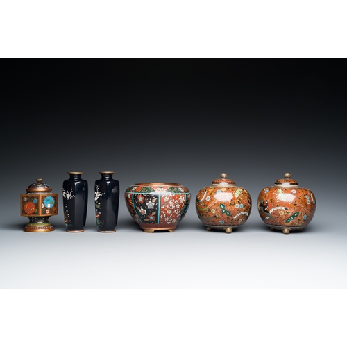 860 - Six Japanese cloisonne wares, Meiji, 19/20th C.Dia.: 15 cm - H.: 9 cm (the jardiniere)H.: 11,5 cm (t... 